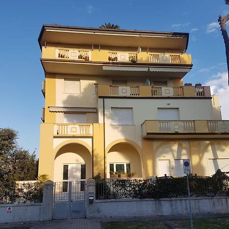 Apartamento Vittoria Marina Di Pietrasanta Buitenkant foto