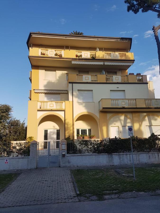 Apartamento Vittoria Marina Di Pietrasanta Buitenkant foto